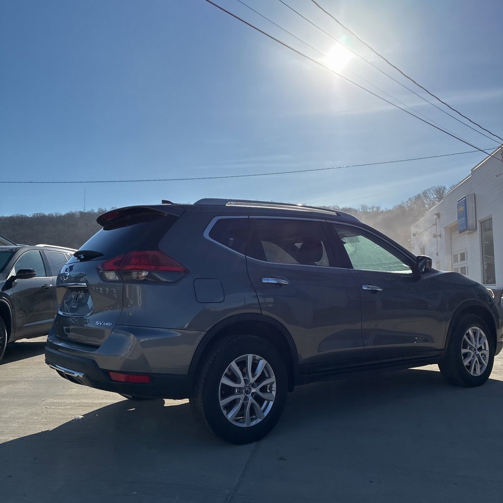Used 2017 Nissan Rogue SV w/ SV Premium Package image 5