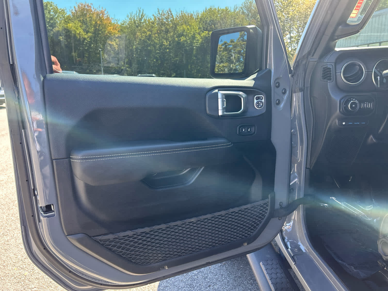 Used 2022 Jeep Wrangler Unlimited Sahara w/ Safety Group image 39