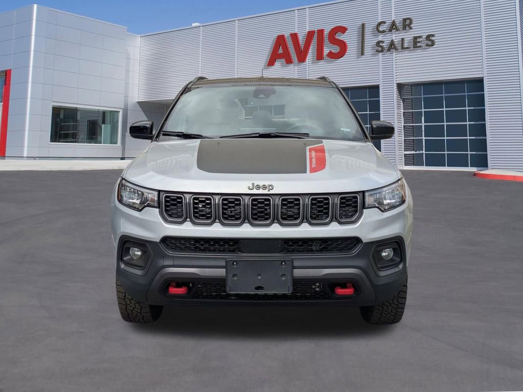 Used 2025 Jeep Compass Trailhawk AWD/4WD image 2
