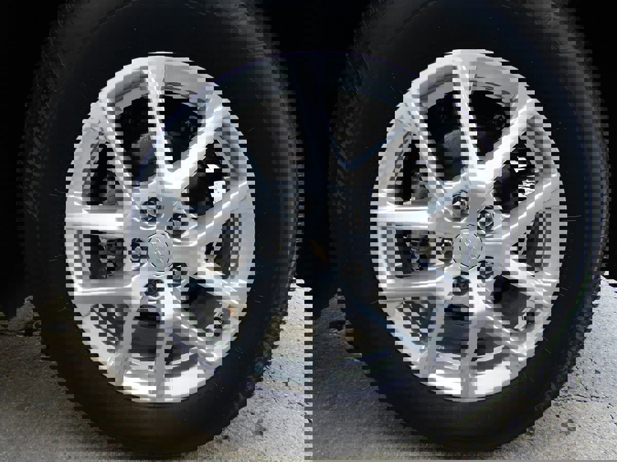 Used 2023 Chevrolet Equinox LT image 37