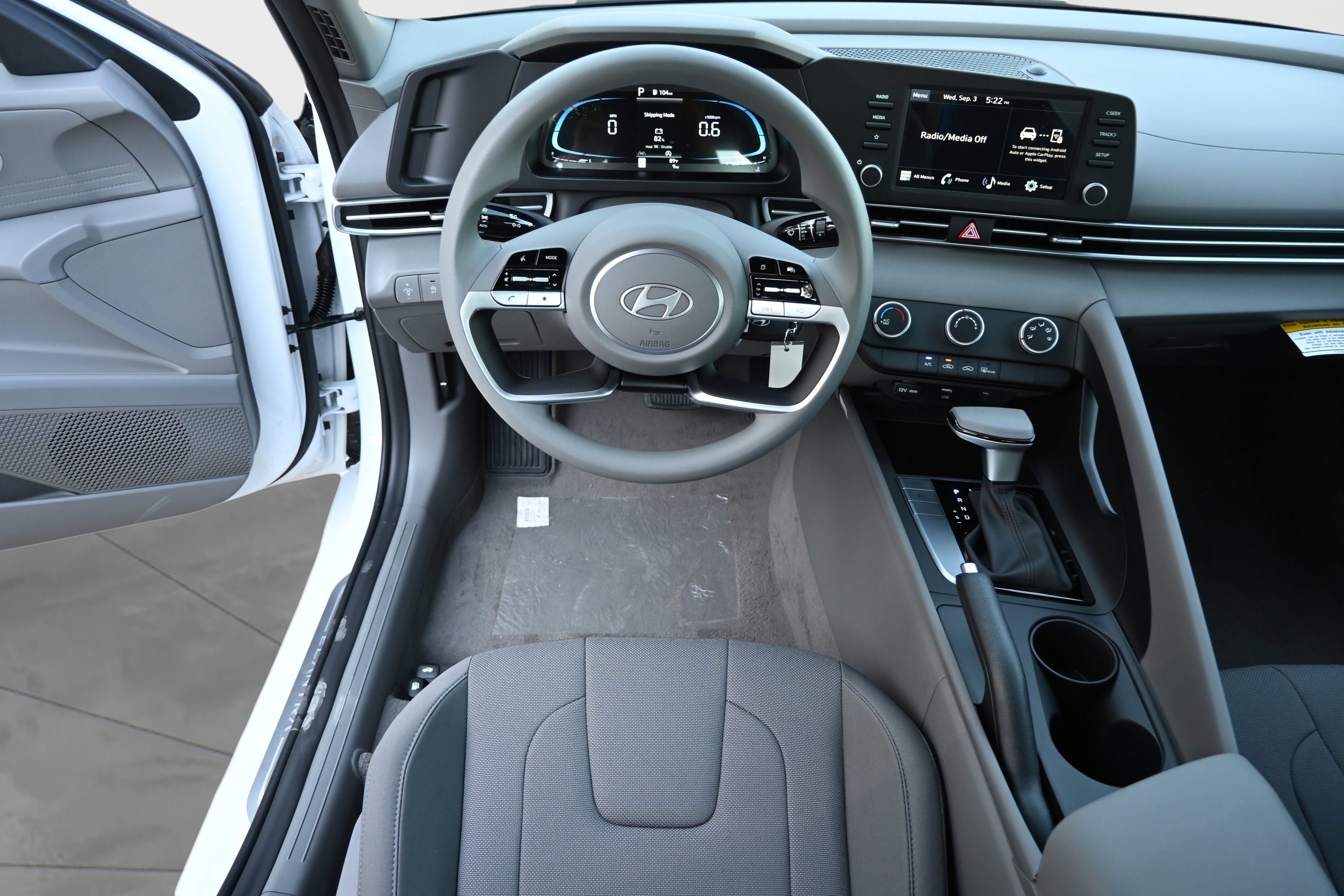 Certified 2025 Hyundai Elantra SE FWD image 12