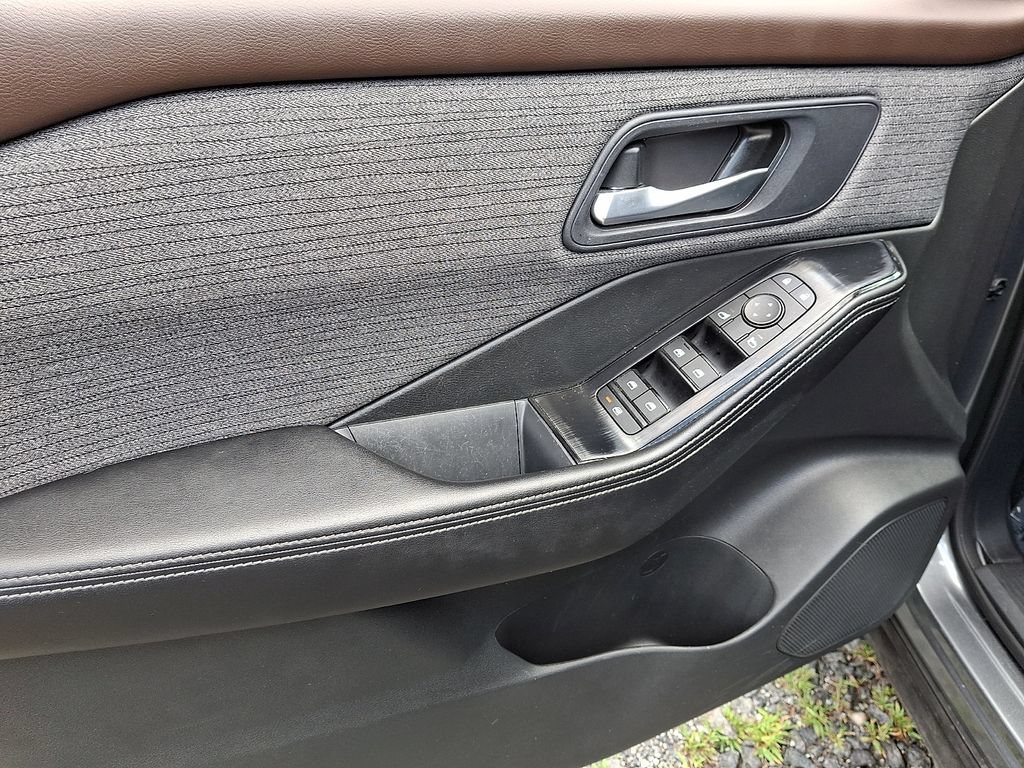 Certified 2023 Nissan Rogue SV AWD/4WD image 13