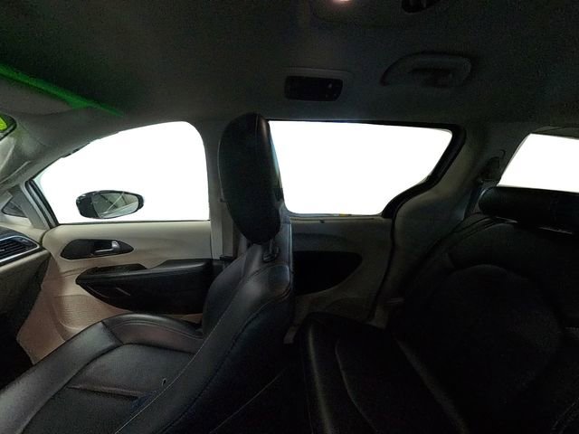 Used 2024 Chrysler Pacifica Touring-L image 34