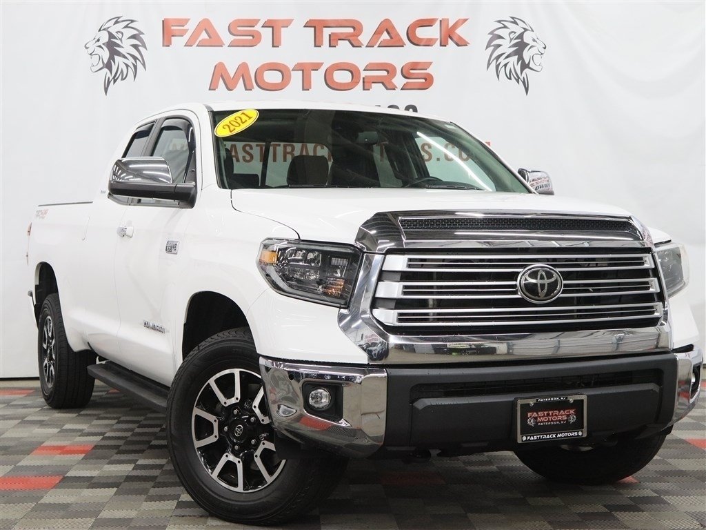 Used 2021 Toyota Tundra Limited w/ Limited Premium Package AWD/4WD image 3