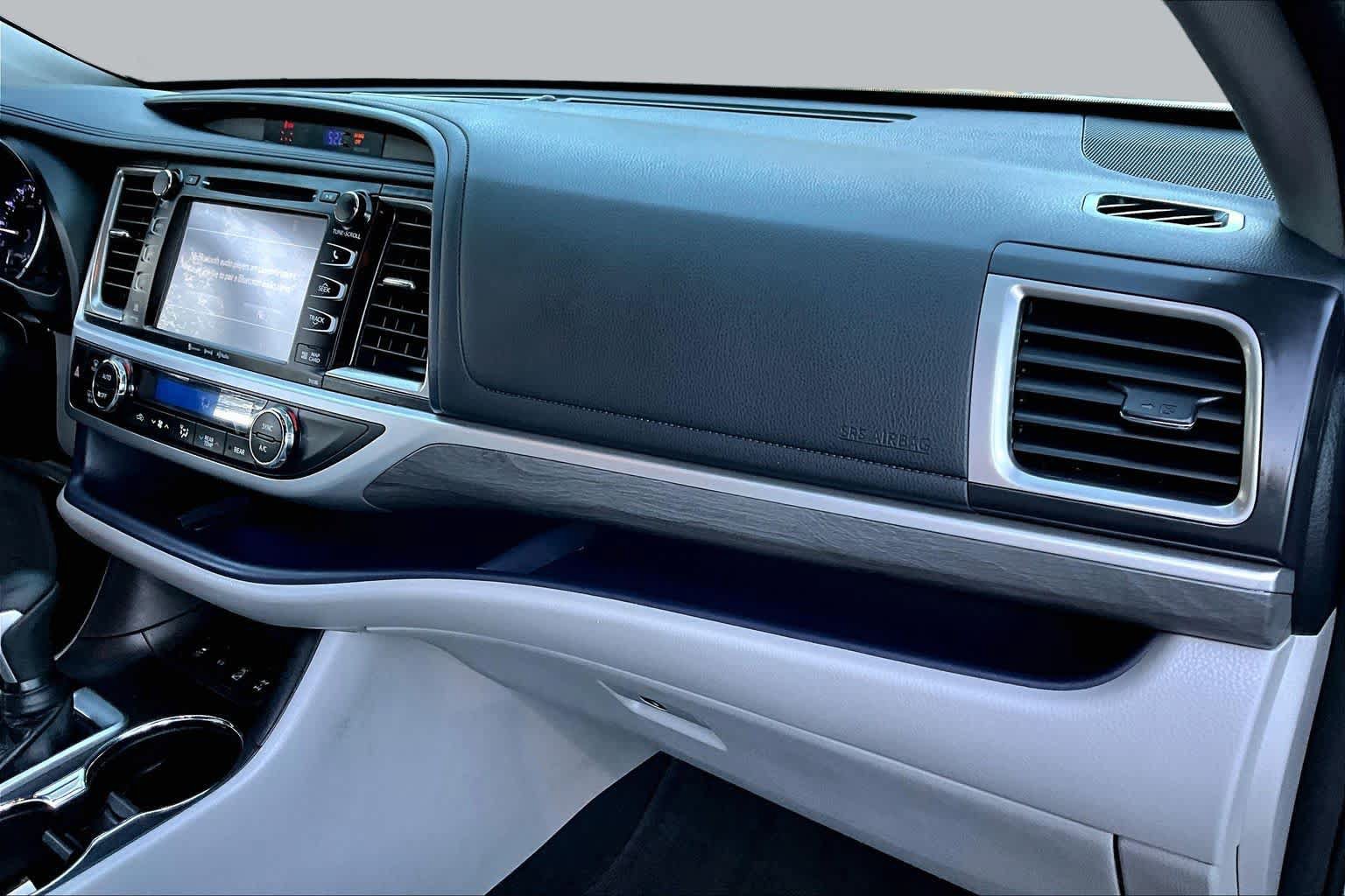Certified 2018 Toyota Highlander Limited AWD/4WD image 18