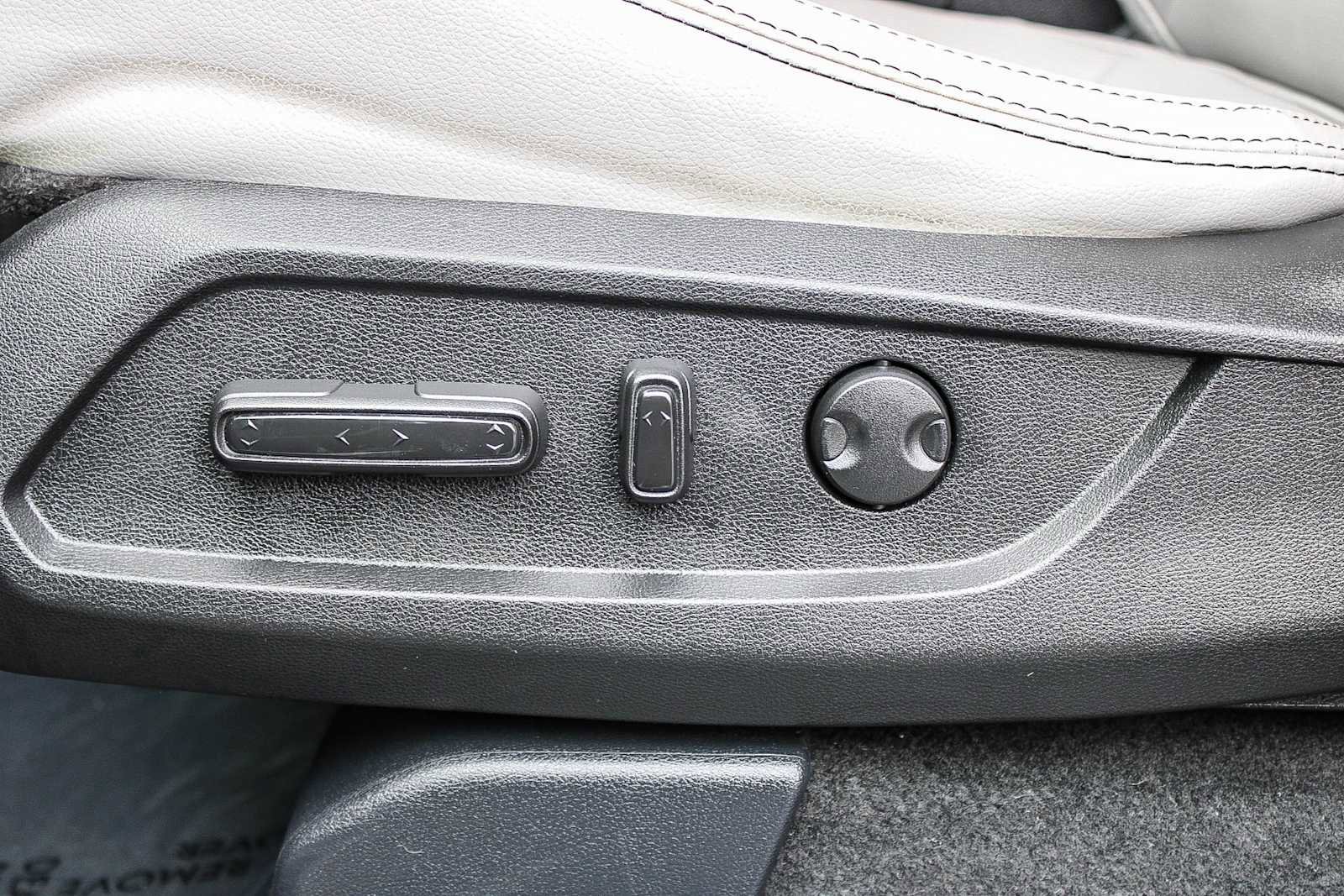 Certified 2025 Honda Pilot Touring image 16