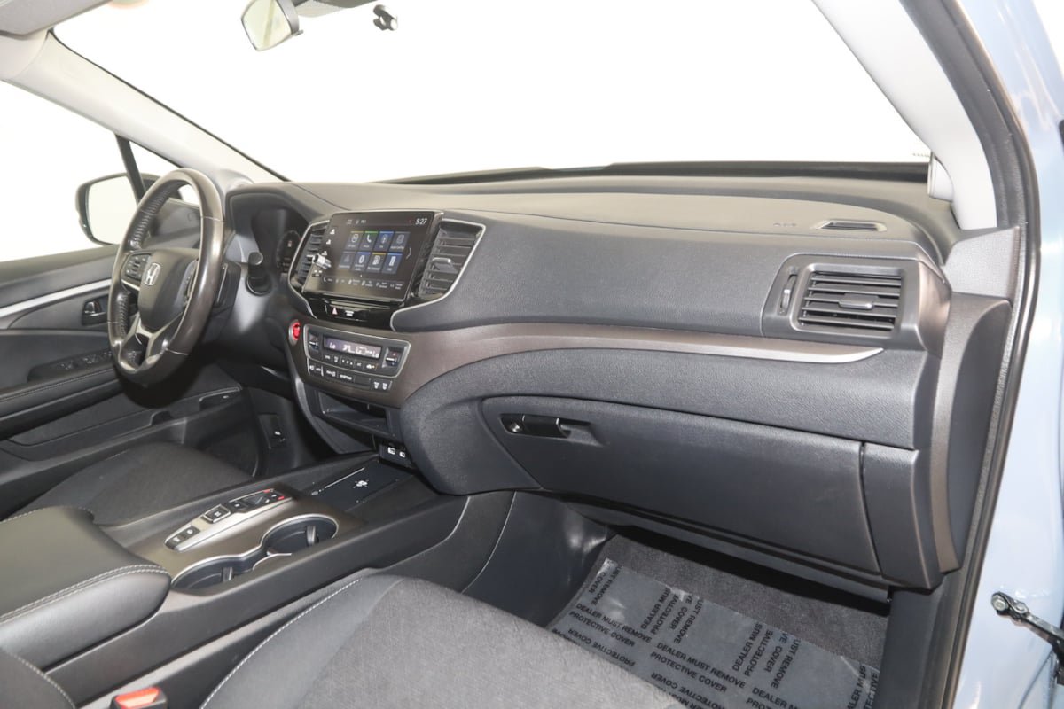 Used 2025 Honda Ridgeline Sport image 32