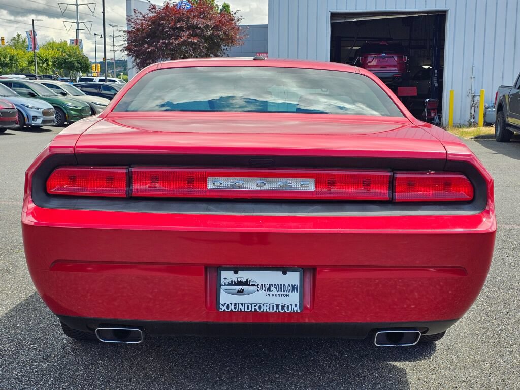 Used 2013 Dodge Challenger SXT RWD image 4