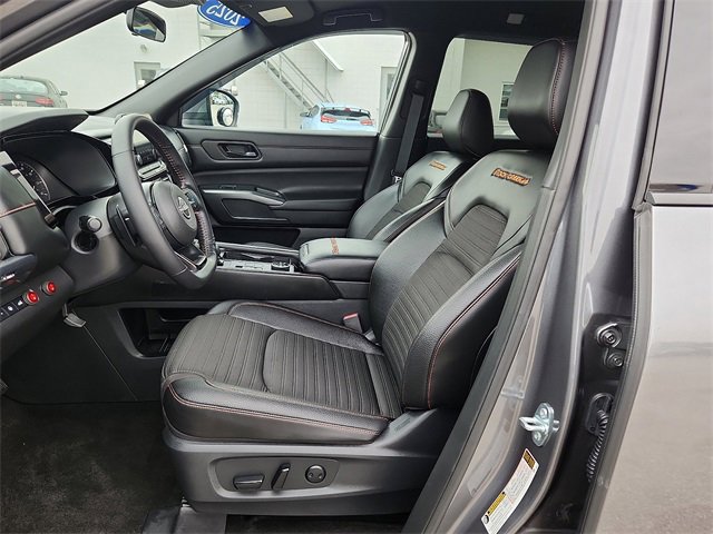 Used 2025 Nissan Pathfinder Rock Creek image 8