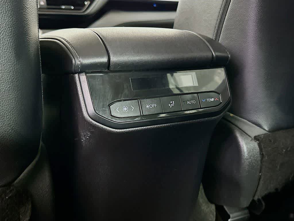 Used 2022 Toyota Highlander XSE AWD/4WD image 13