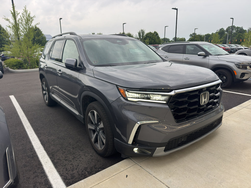 Used 2025 Honda Pilot Elite image 4