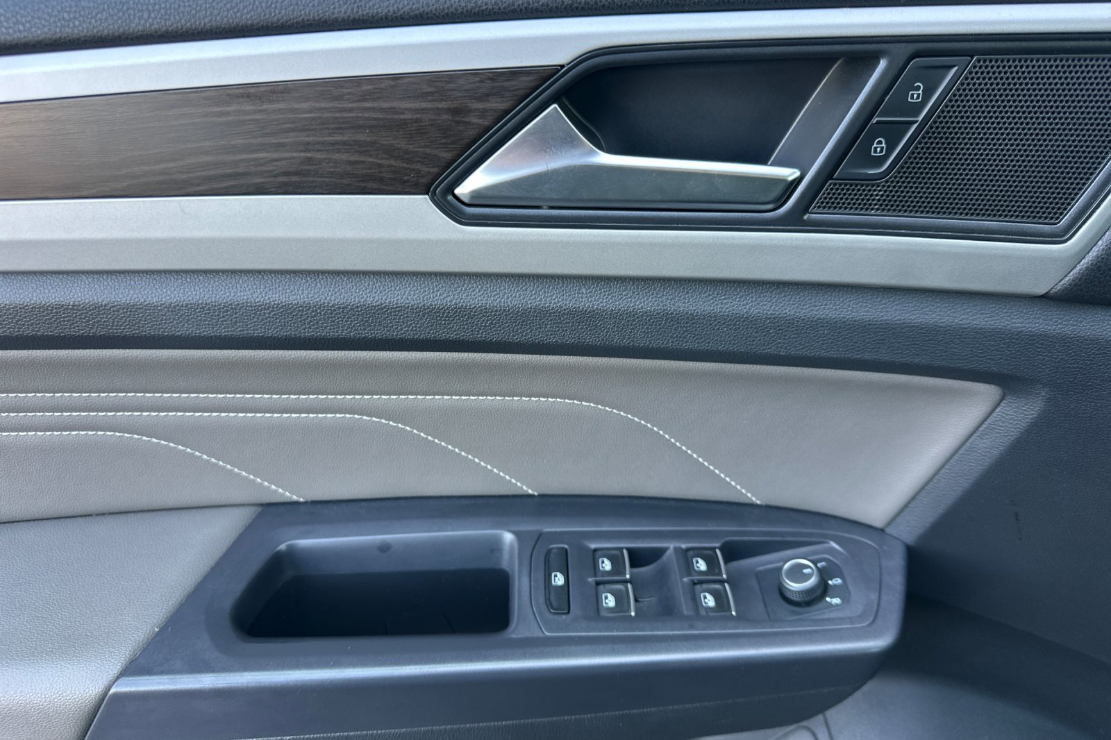 Used 2021 Volkswagen Atlas SE image 11