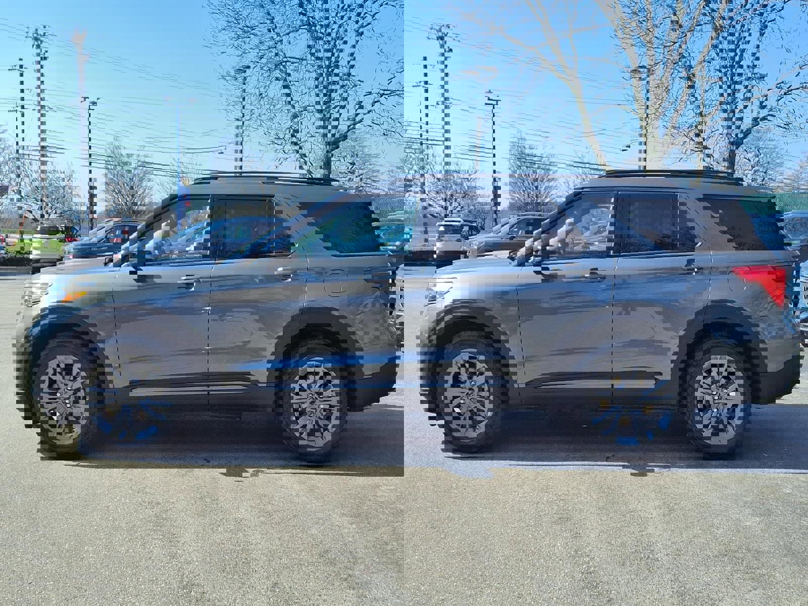 Certified 2023 Ford Explorer XLT w/ Equipment Group 202A image 7