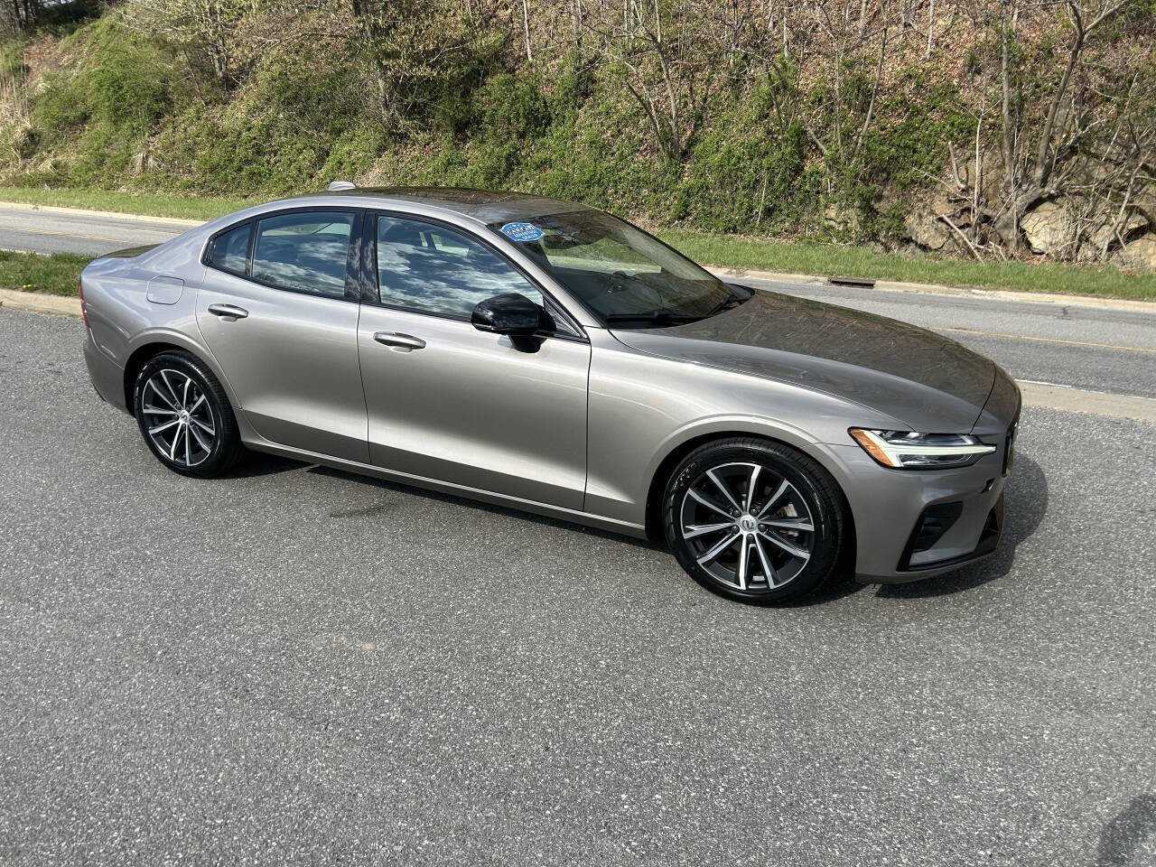 Used 2021 Volvo S60 T5 Momentum AWD/4WD image 9