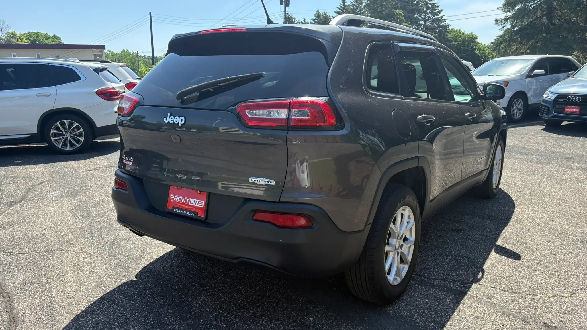 Used 2017 Jeep Cherokee Latitude w/ Cold Weather Group AWD/4WD image 9