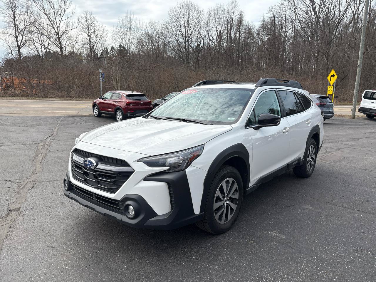 Used 2024 Subaru Outback Premium AWD/4WD image 3