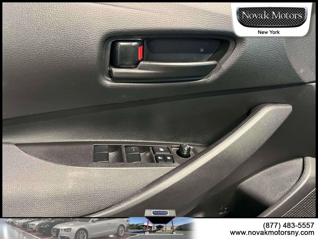 Used 2025 Toyota Corolla LE FWD image 18