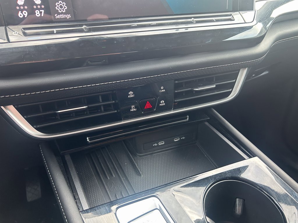 Used 2025 Volkswagen Atlas SE image 24