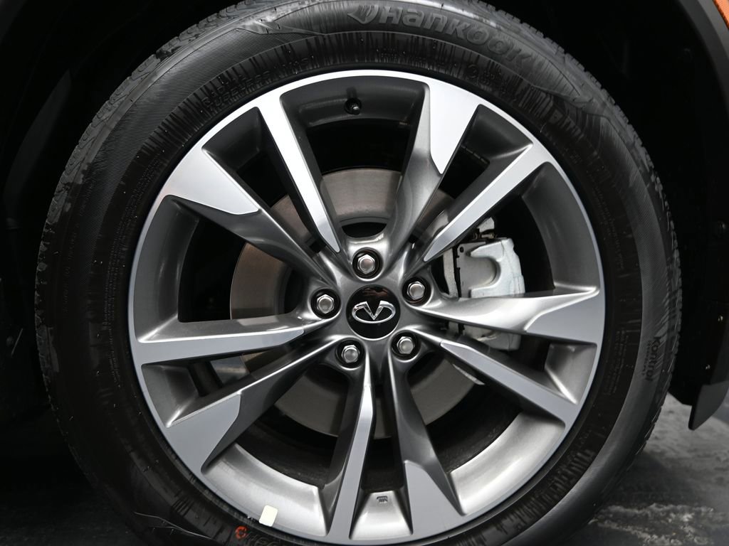 Certified 2025 INFINITI QX60 Luxe image 9