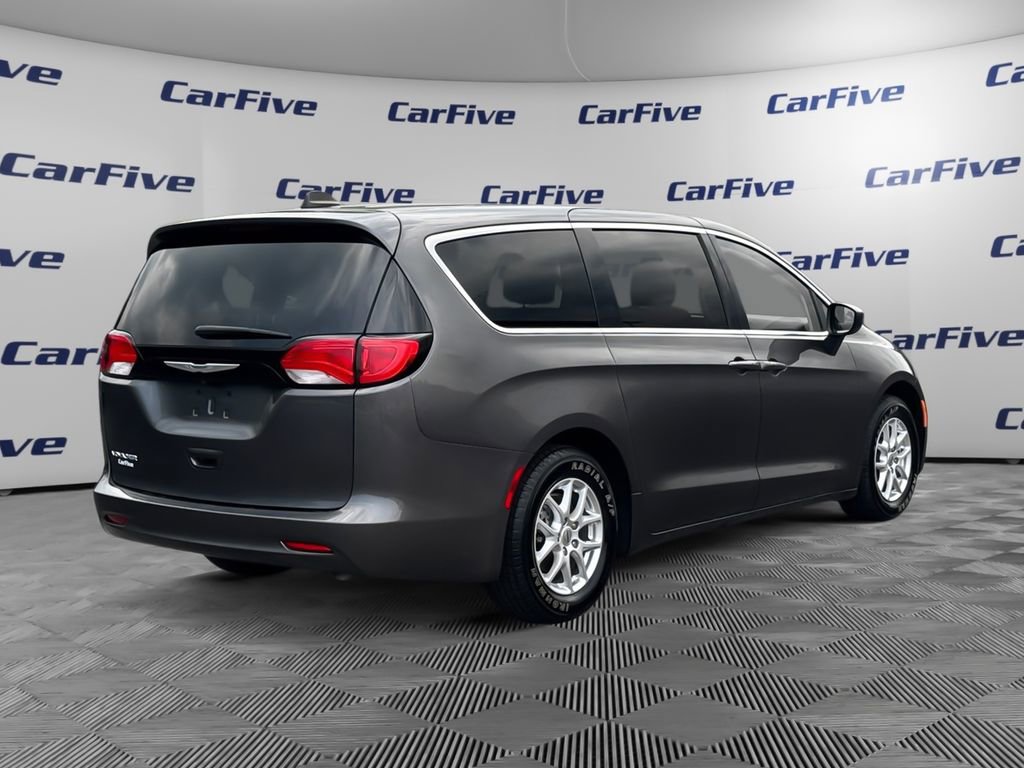 Used 2023 Chrysler Voyager LX image 6