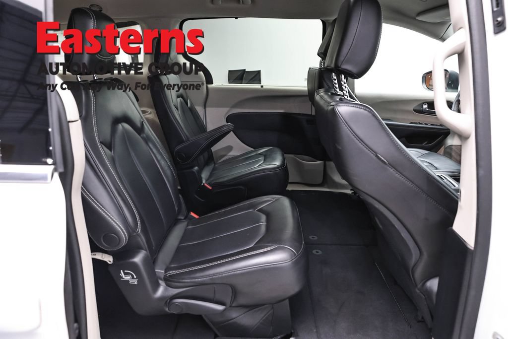 Used 2023 Chrysler Pacifica Touring-L FWD image 24