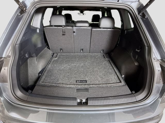 Used 2024 Volkswagen Tiguan SE R-Line AWD/4WD image 24