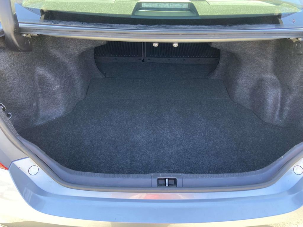 Used 2017 Toyota Camry LE image 10