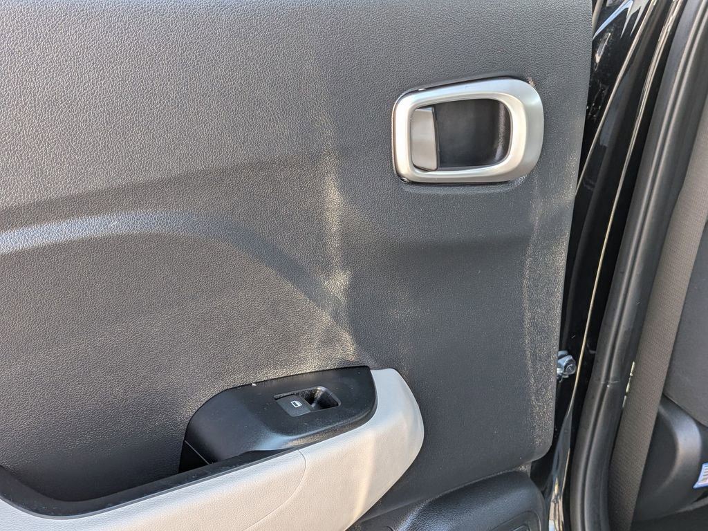 Used 2025 Hyundai Venue SEL image 27