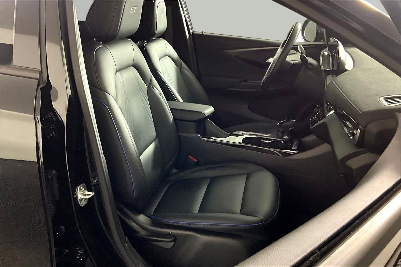 Used 2025 Buick Envista Sport Touring w/ Advanced Safety Package FWD image 9