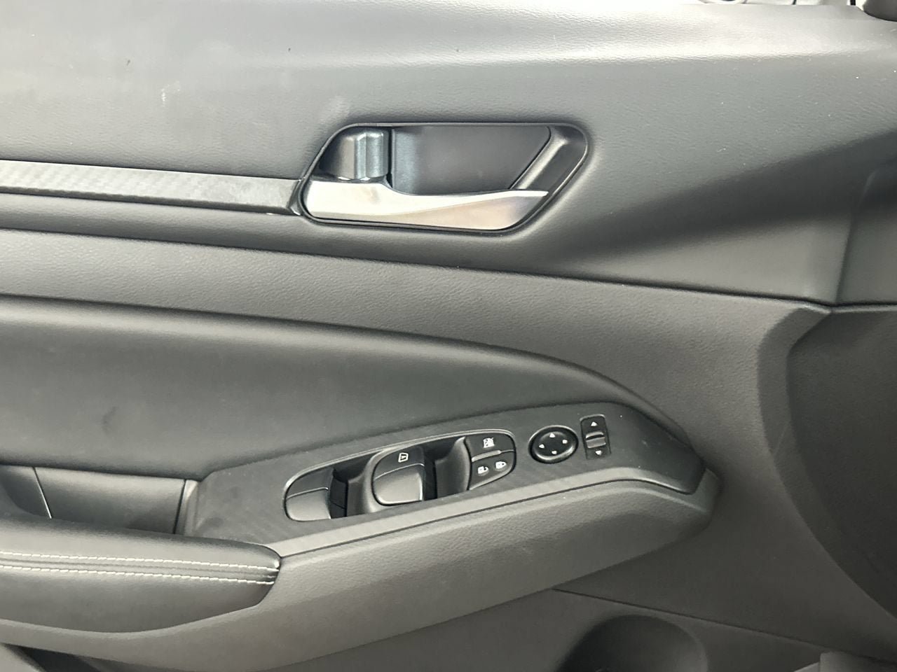 Used 2025 Nissan Altima 2.5 SV FWD image 19