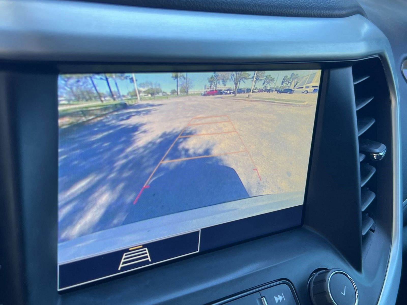 Certified 2023 GMC Acadia SLE w/ Driver Convenience Package image 26