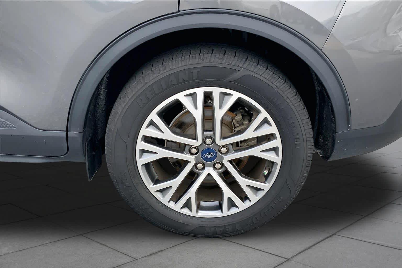 Used 2022 Ford Escape SEL FWD image 11