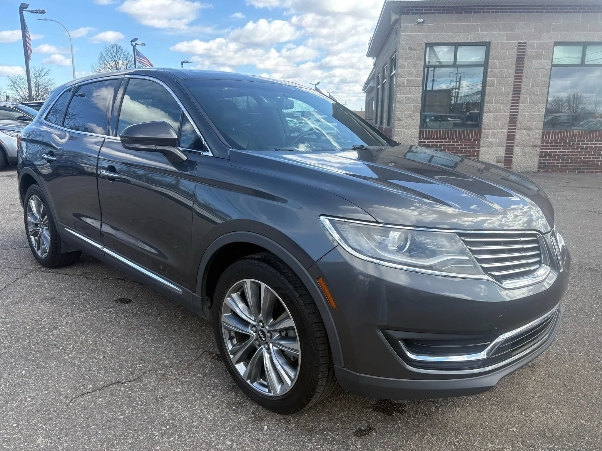 Used 2018 Lincoln MKX Reserve AWD/4WD image 3