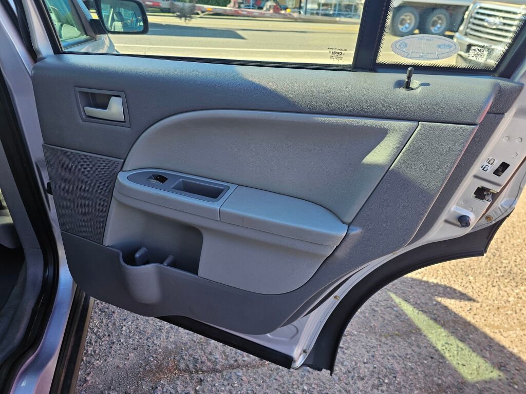 Used 2005 Ford Freestyle SE image 14