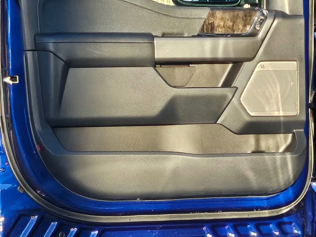 New 2026 Ford F250 Lariat w/ Black Appearance Package image 34