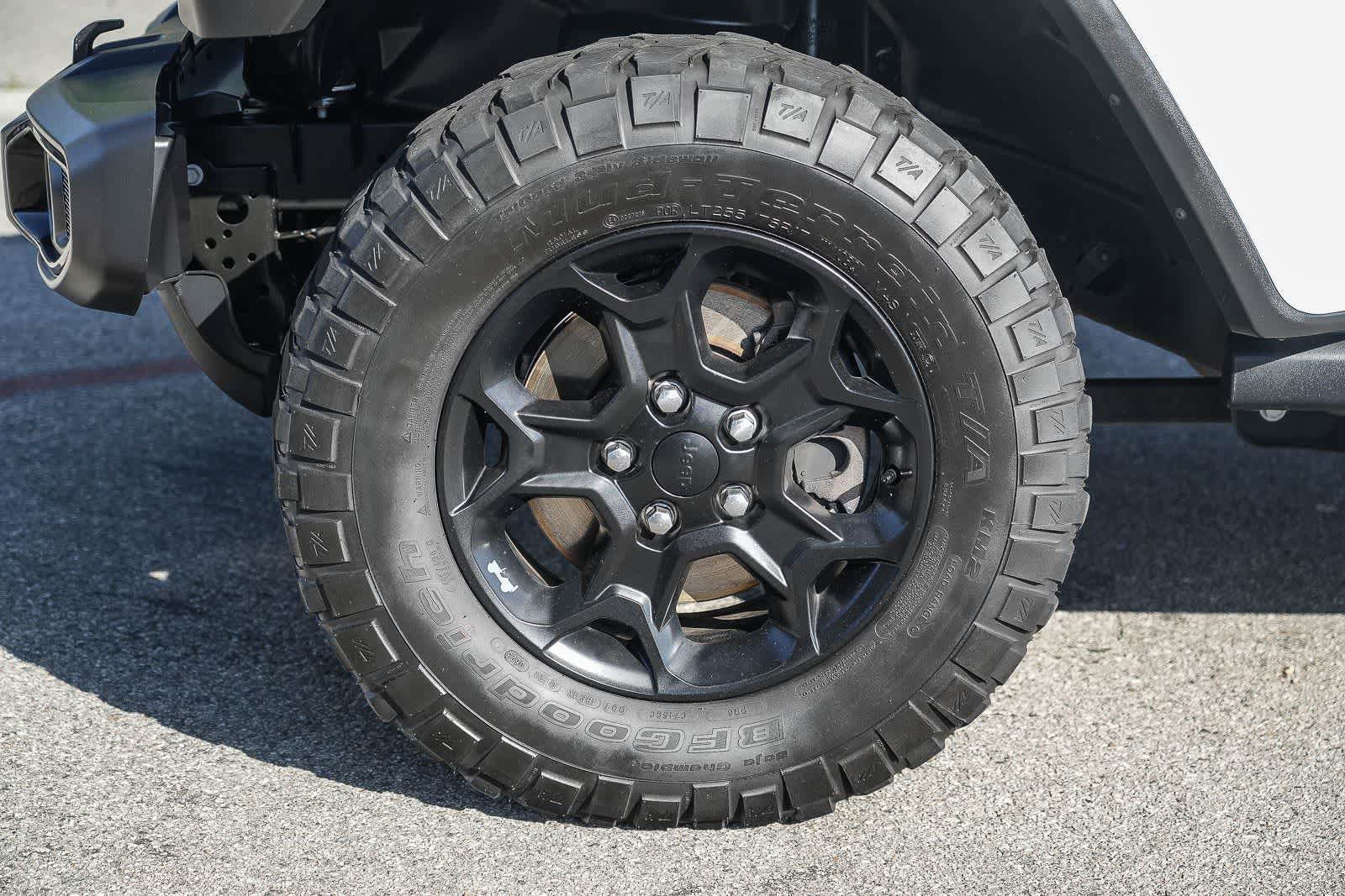 Used 2023 Jeep Gladiator Sport AWD/4WD image 9