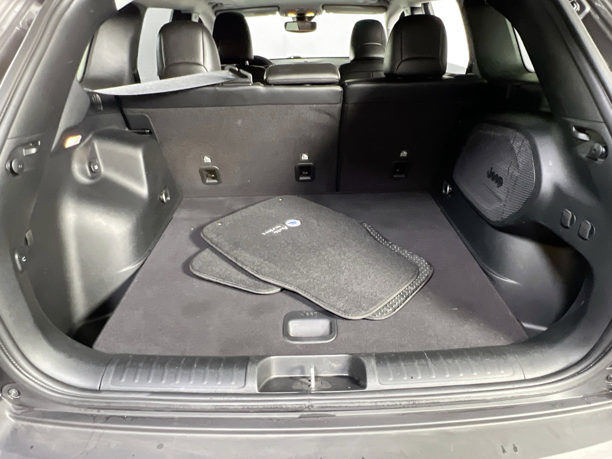 Used 2022 Jeep Cherokee Limited image 25