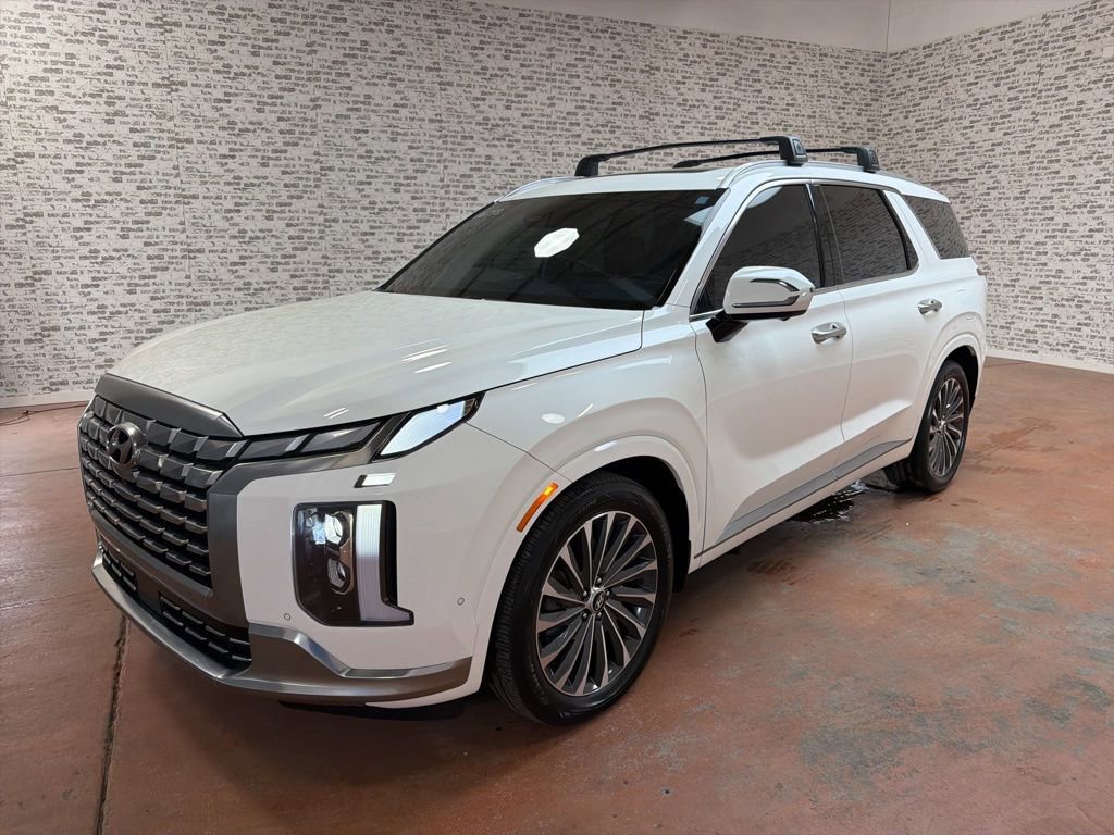 Used 2024 Hyundai Palisade Calligraphy image 3