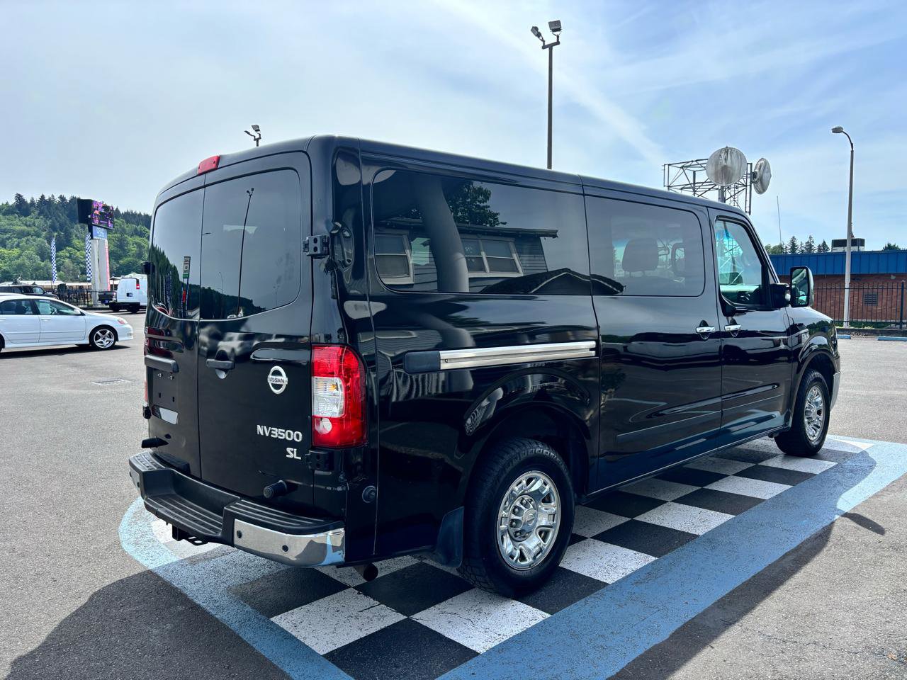Used 2017 Nissan NV 3500 SL RWD image 5