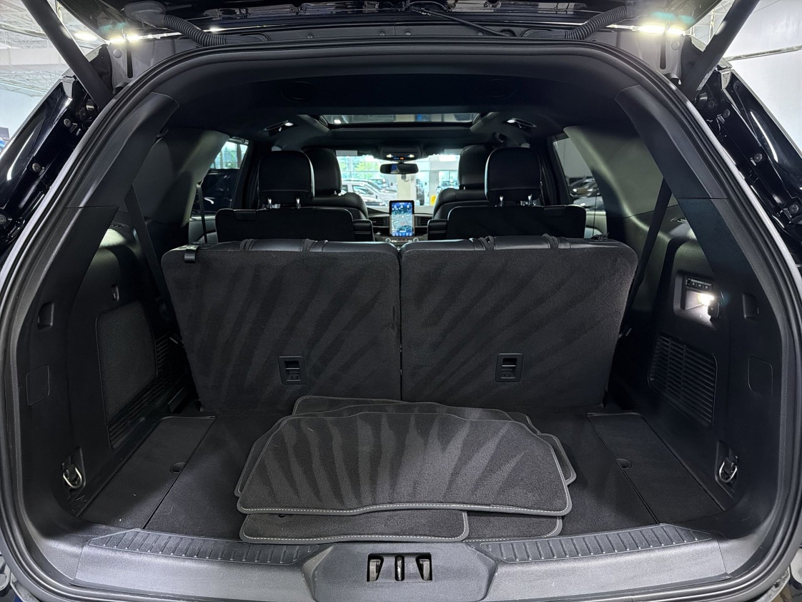 Used 2020 Ford Explorer ST w/ Premium Technology Package AWD/4WD image 32