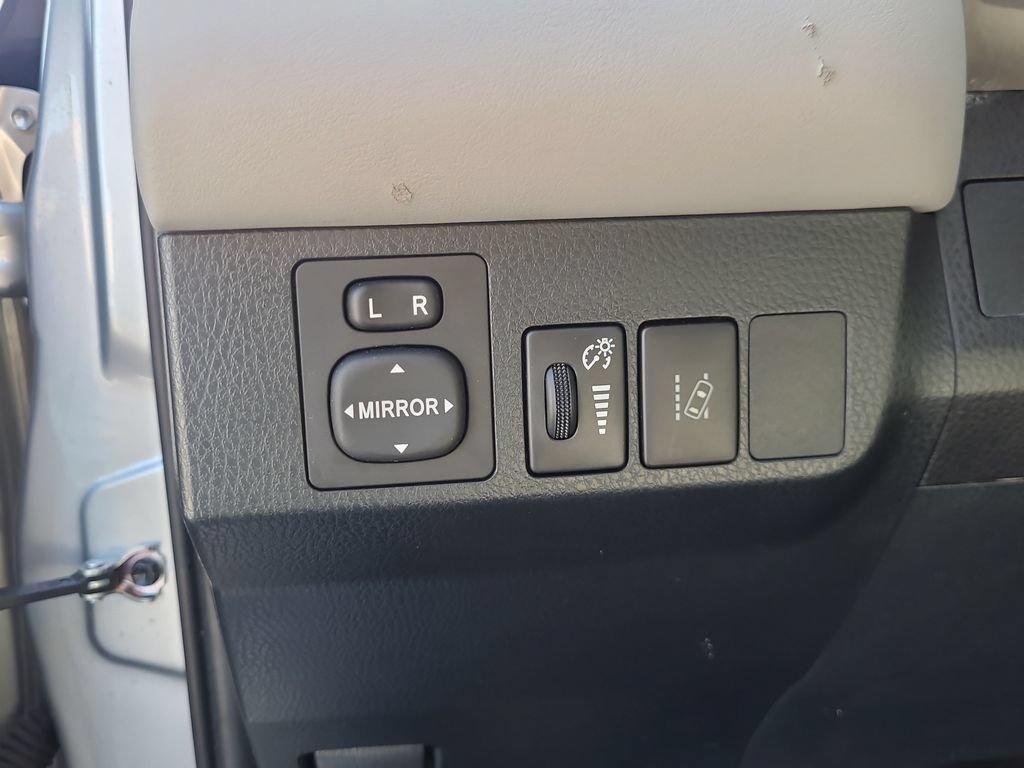 Used 2018 Toyota RAV4 XLE w/ Plus Extra Value Package FWD image 22