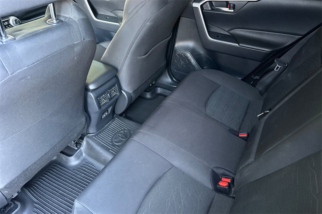 Used 2024 Toyota RAV4 SE image 14