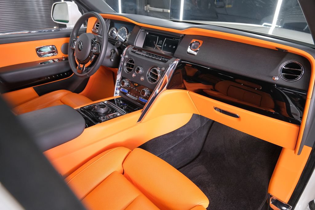 Used 2021 Rolls-Royce Cullinan AWD/4WD image 30