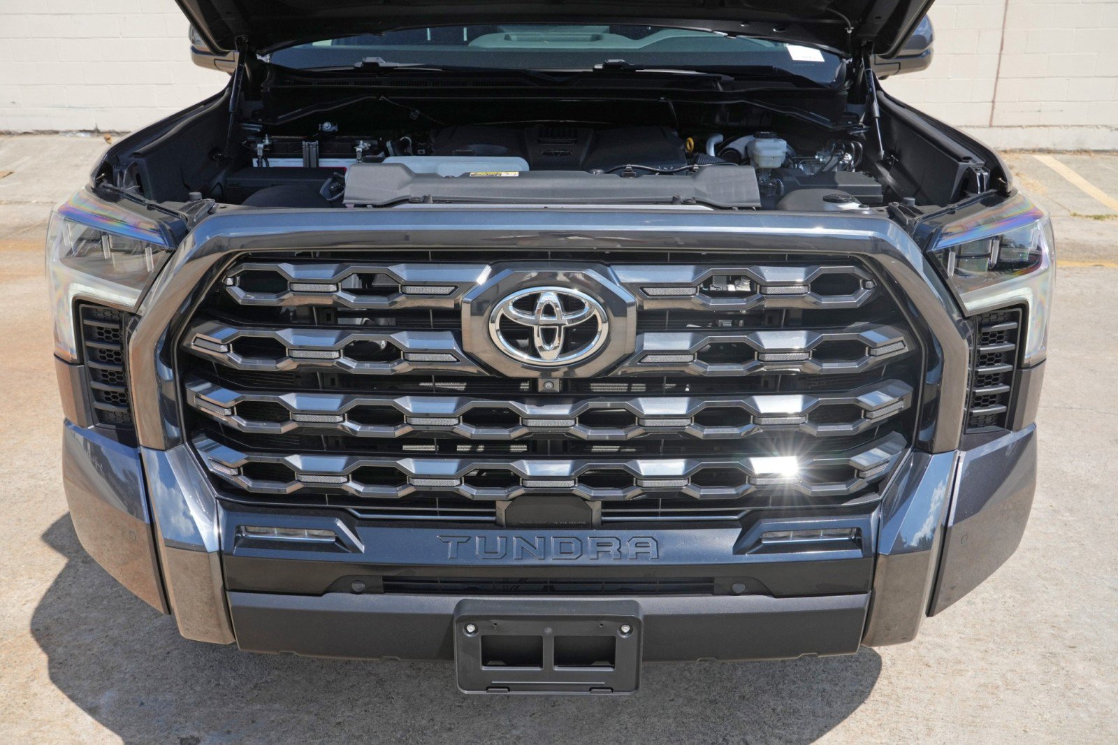 Used 2022 Toyota Tundra Platinum w/ Advanced Package AWD/4WD image 8
