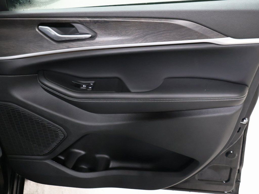 New 2025 Jeep Grand Cherokee Limited w/ Black Appearance Package image 19