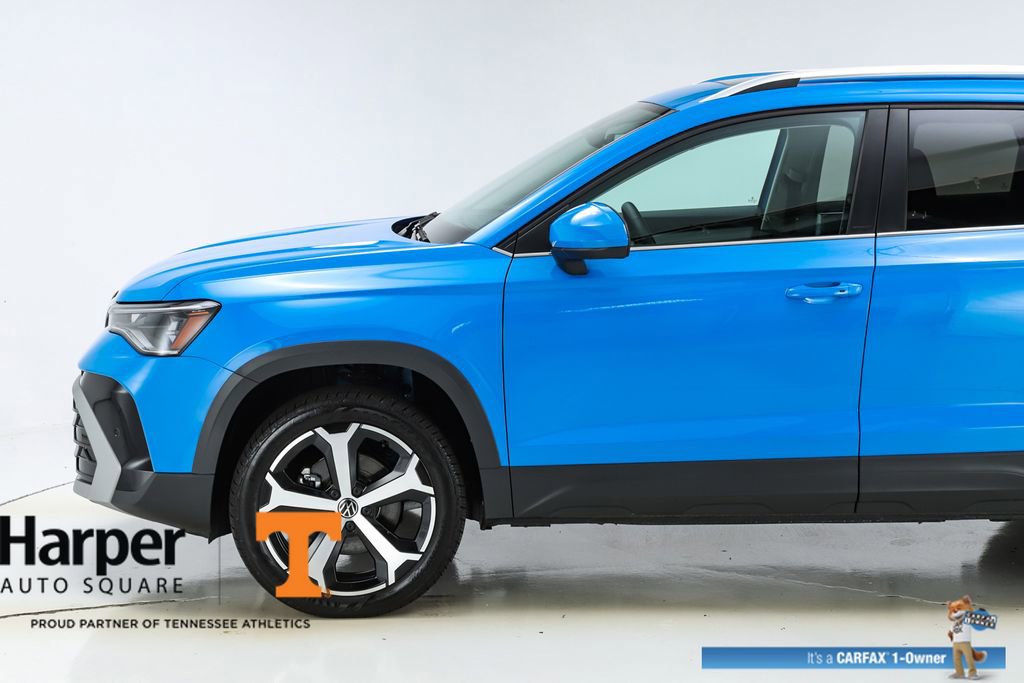 Used 2025 Volkswagen Taos SEL image 3