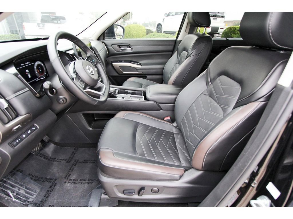 Certified 2024 Nissan Pathfinder Platinum w/ Cargo Package FWD image 6