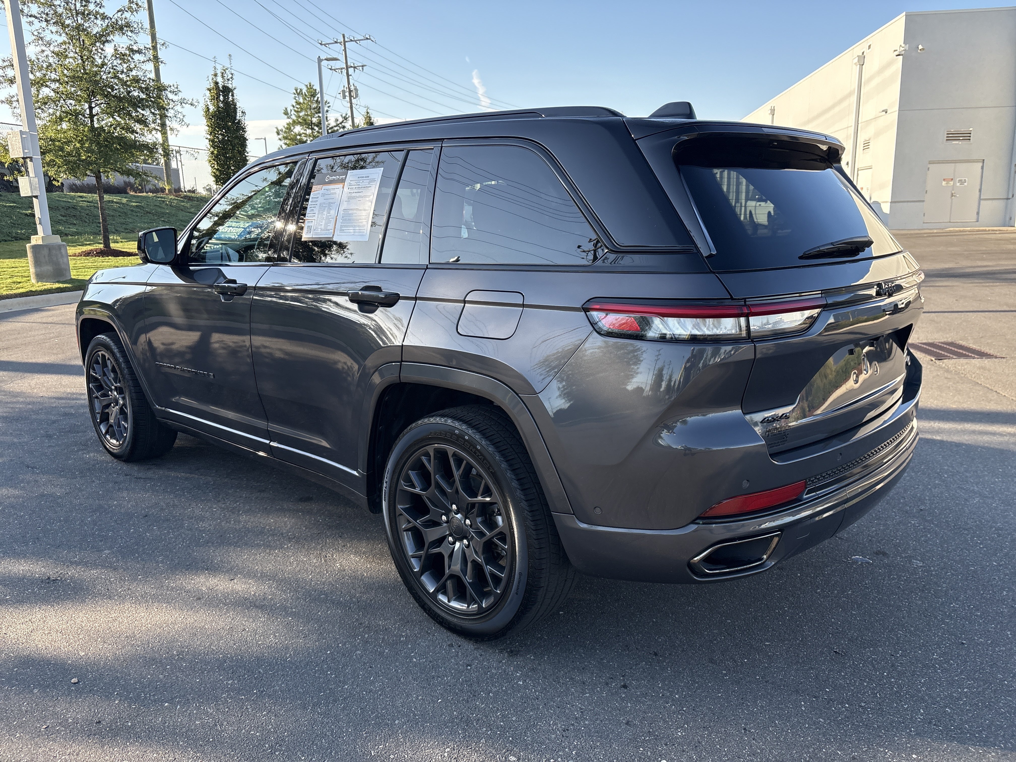 Used 2025 Jeep Grand Cherokee Summit w/ Obsidian Package AWD/4WD image 7