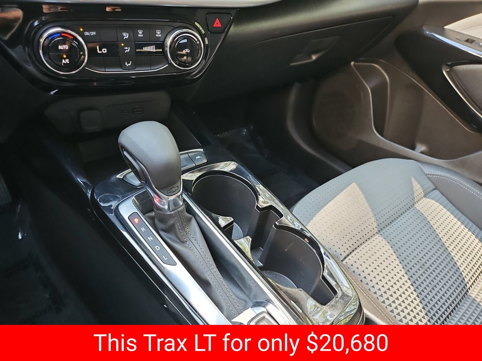 Used 2025 Chevrolet Trax LT FWD image 24