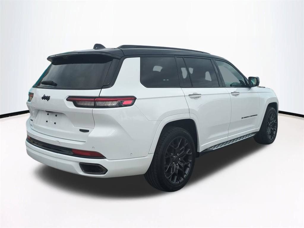 Used 2024 Jeep Grand Cherokee L Summit AWD/4WD image 5